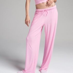 Skims RARE  soft lounge pants 
Color bubble gum